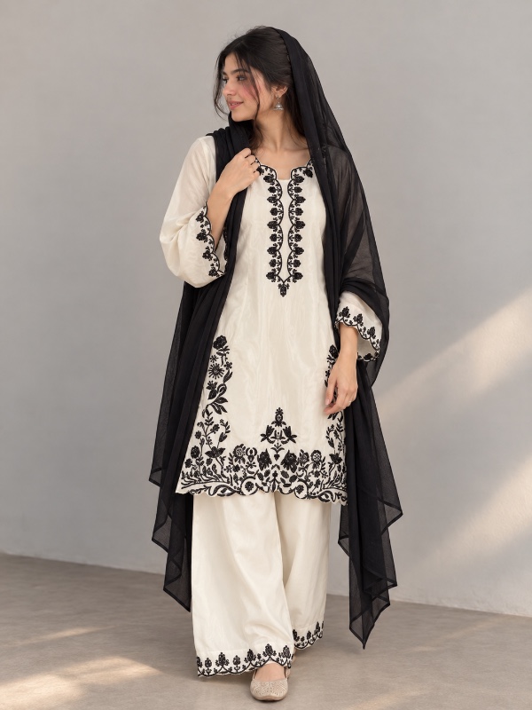 White and Black Farshi Suit [PC074]